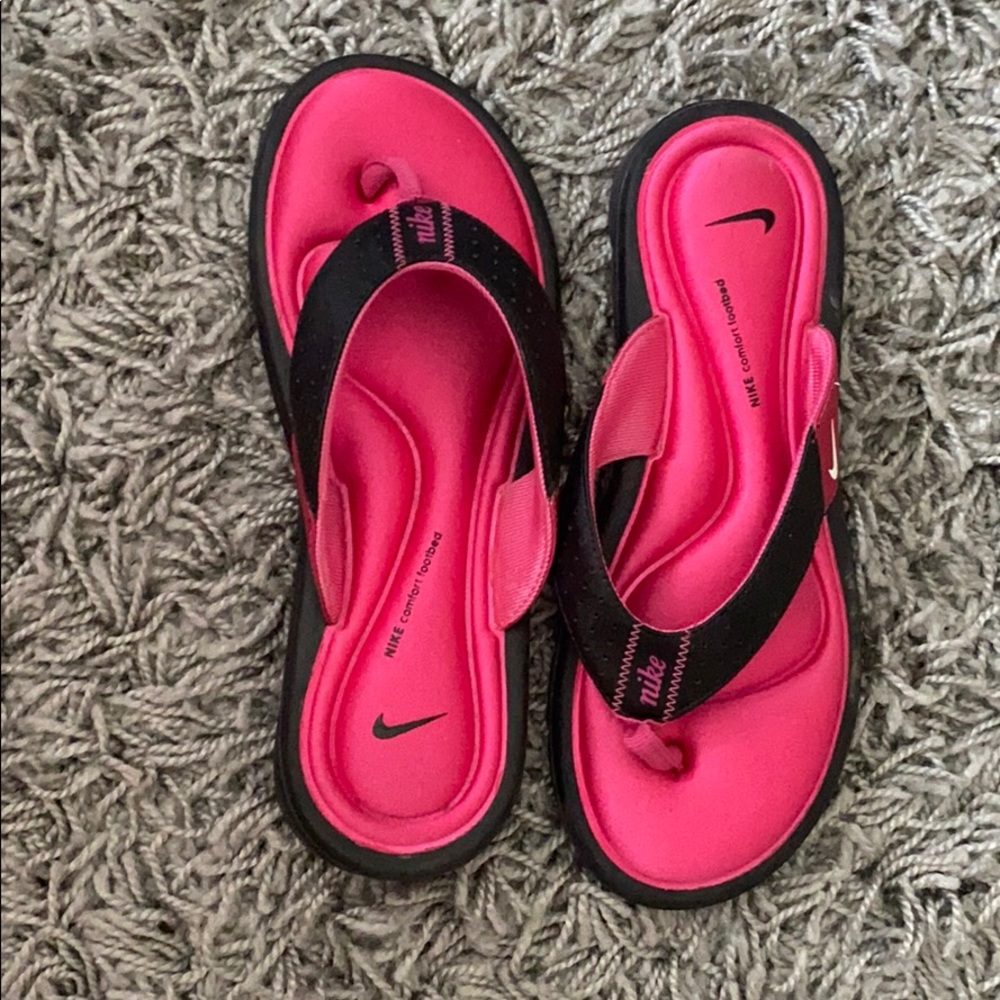 nike flip flops